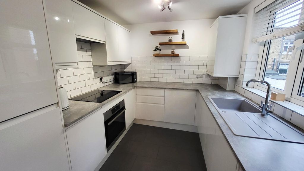 Property photo 3 of 10 Image