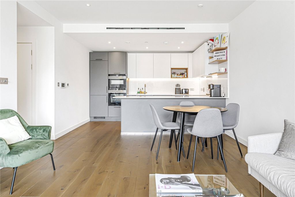 Property photo 2 of 14 Kitchen