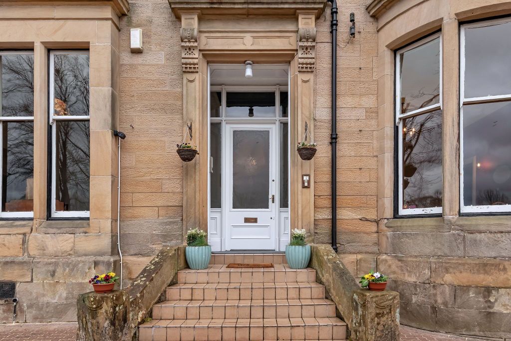 Property photo 2 of 40