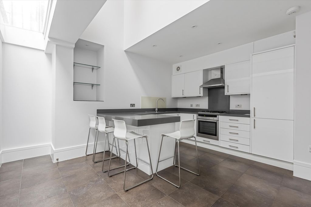 Property photo 2 of 21 Image