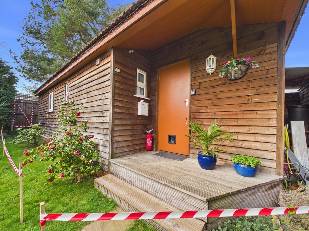 Property photo 3 of 9 Cam02615G0-Pr0168-Still003