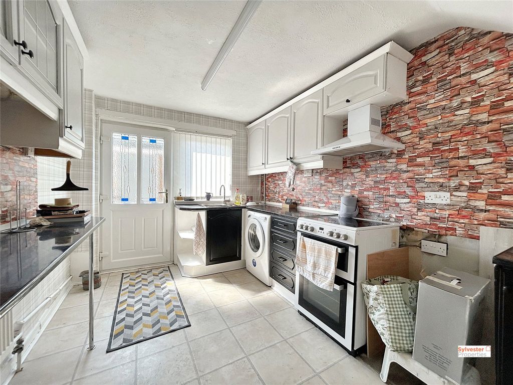 Property photo 3 of 21 Picture No. 15