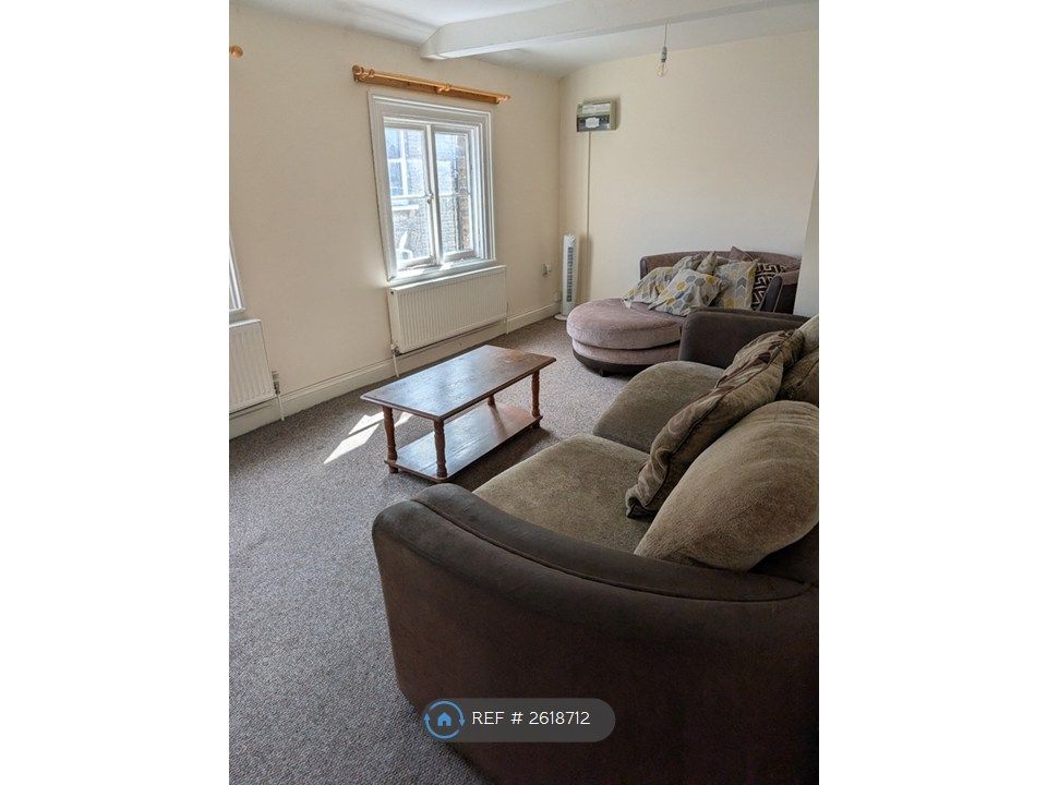 Property photo 1 of 4 Living Room