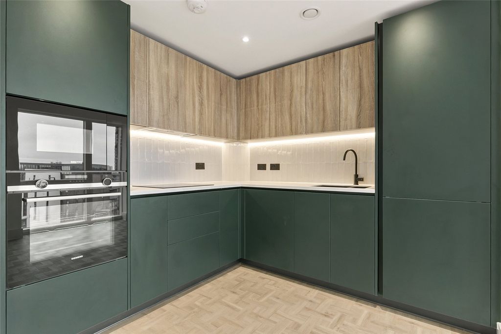 Property photo 2 of 12 Kitchen