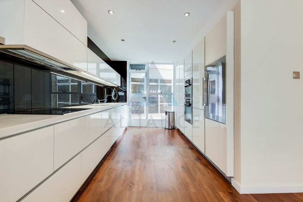 Property photo 3 of 14 Kitchen