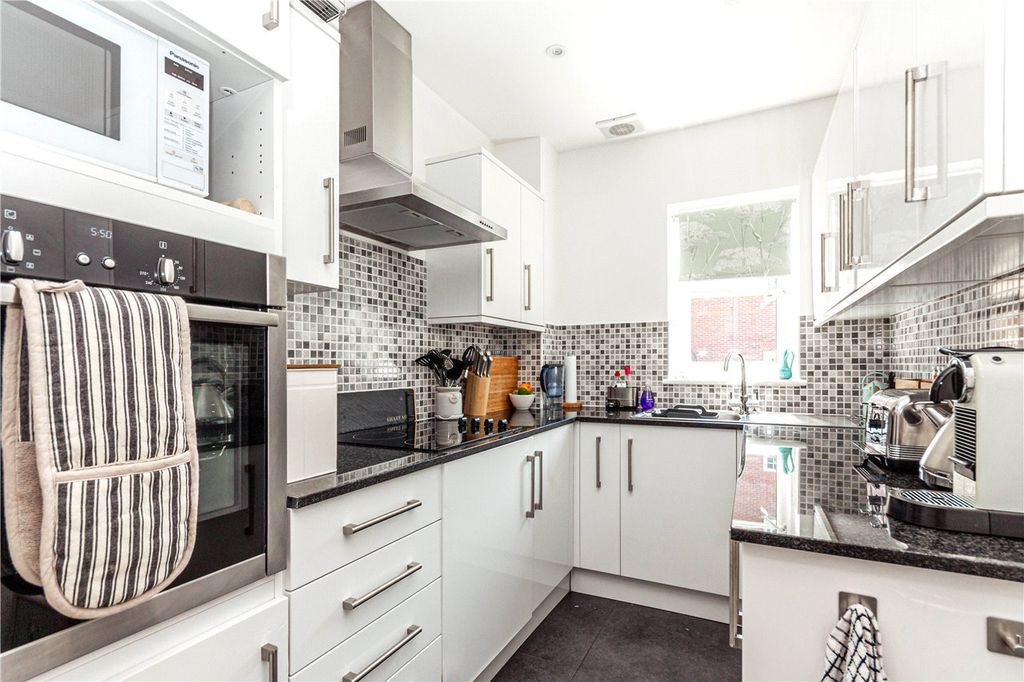 Property photo 3 of 12 Kitchen