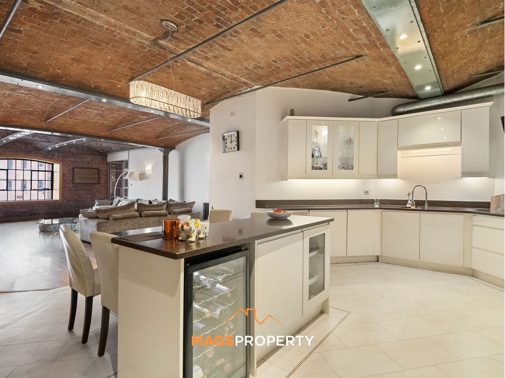 Property photo 2 of 35