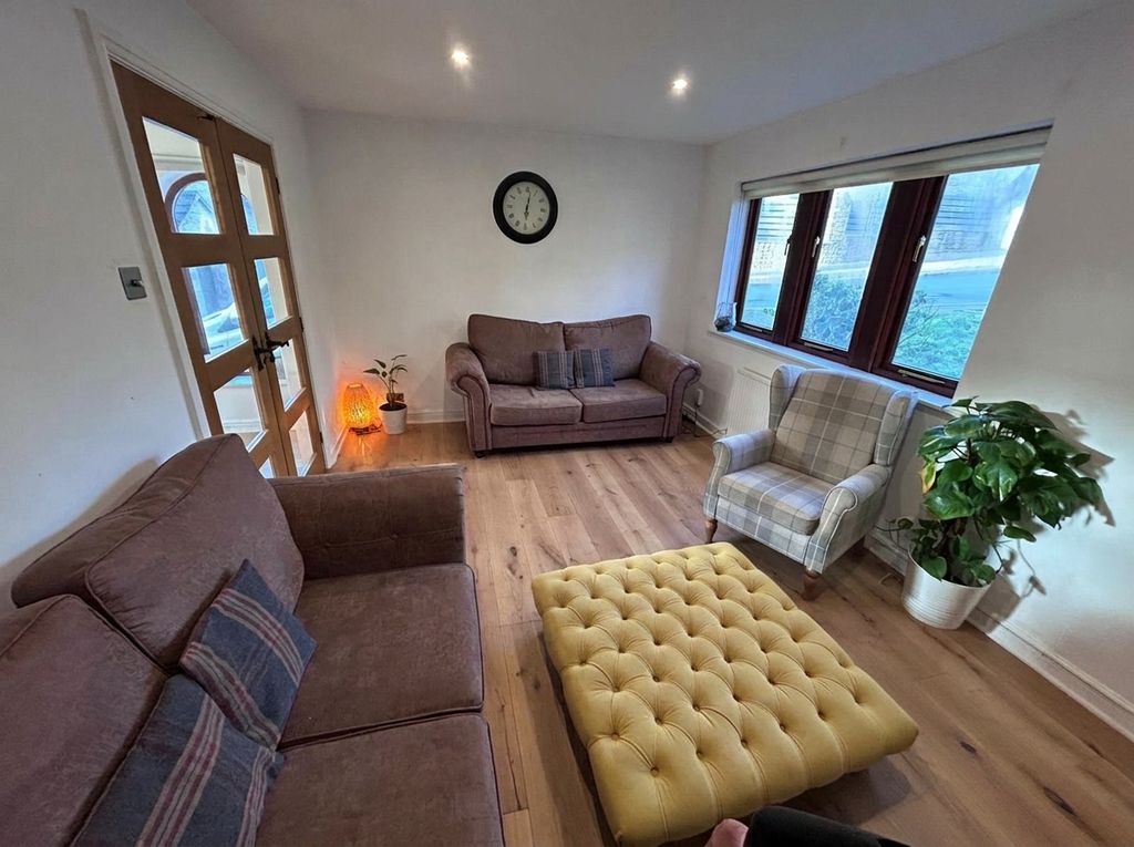 Property photo 2 of 12 Picture No. 08