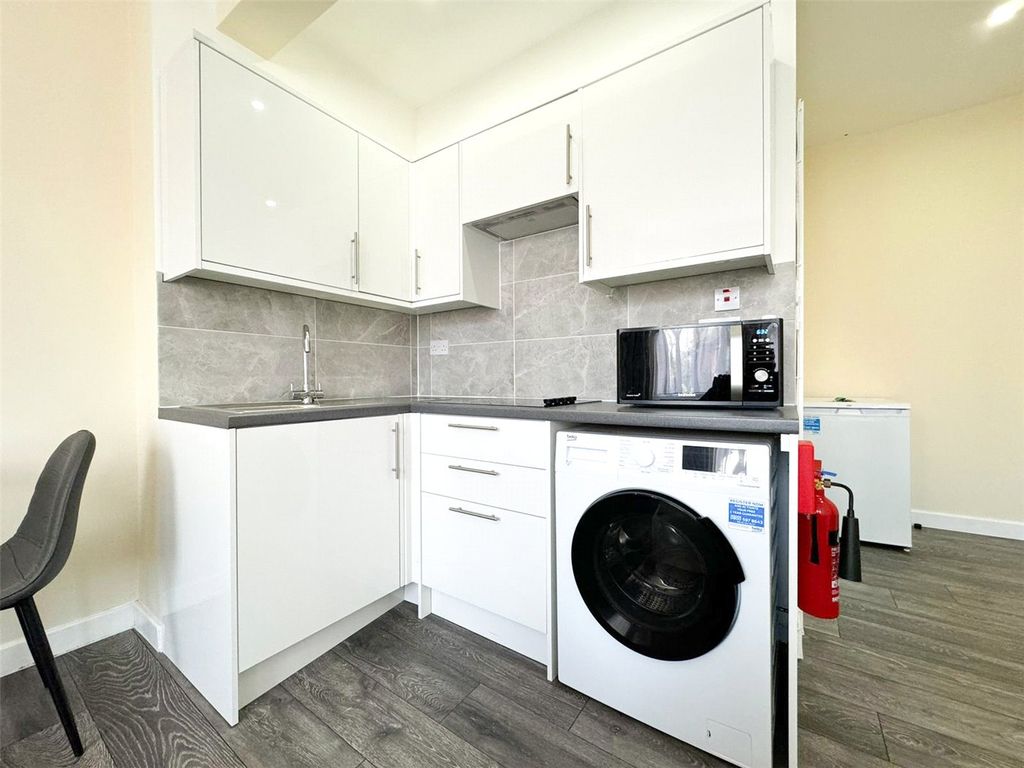 Property photo 2 of 5 Picture No. 15