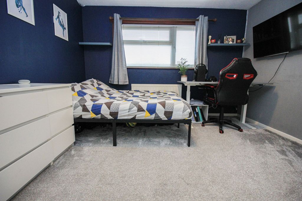 Property photo 3 of 17