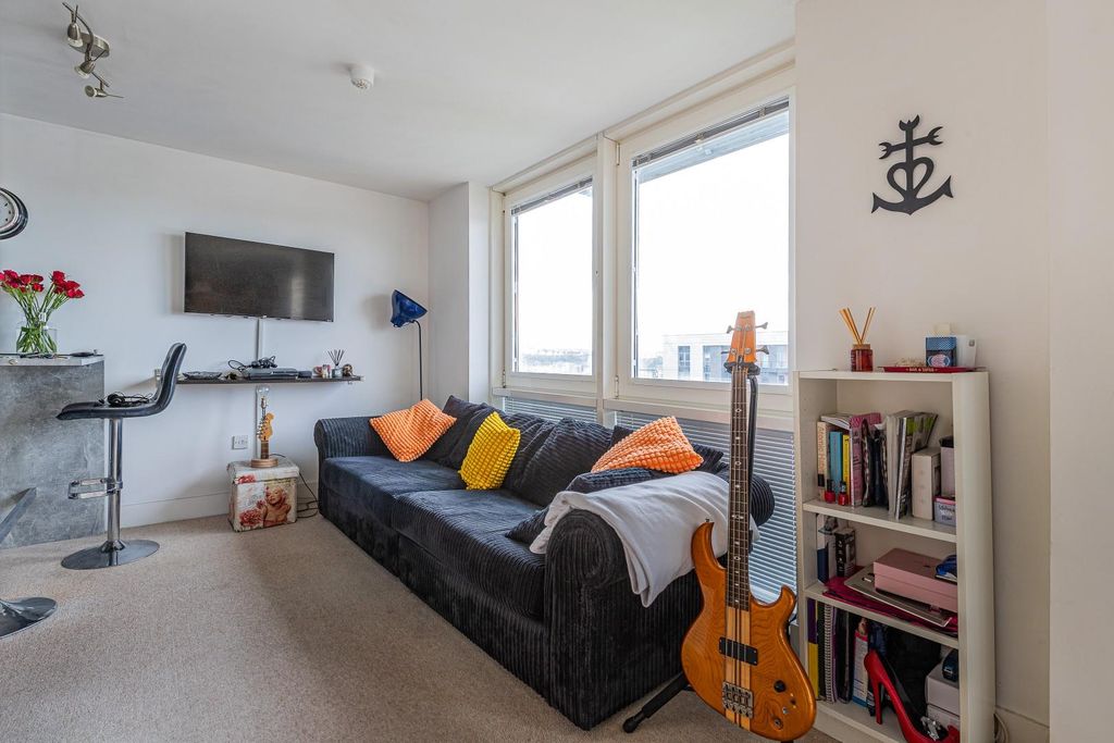 Property photo 2 of 17 Lounge Area