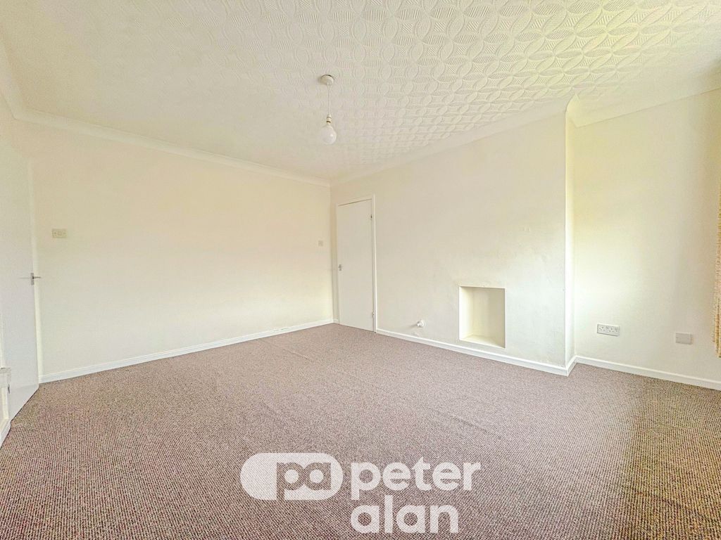 Property photo 3 of 11 Living Room