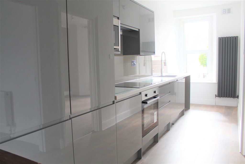 Property photo 2 of 7 Kitchen
