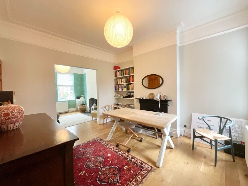 Property photo 3 of 27
