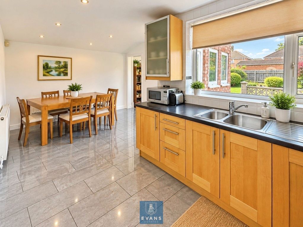 Property photo 2 of 18 Kitchen