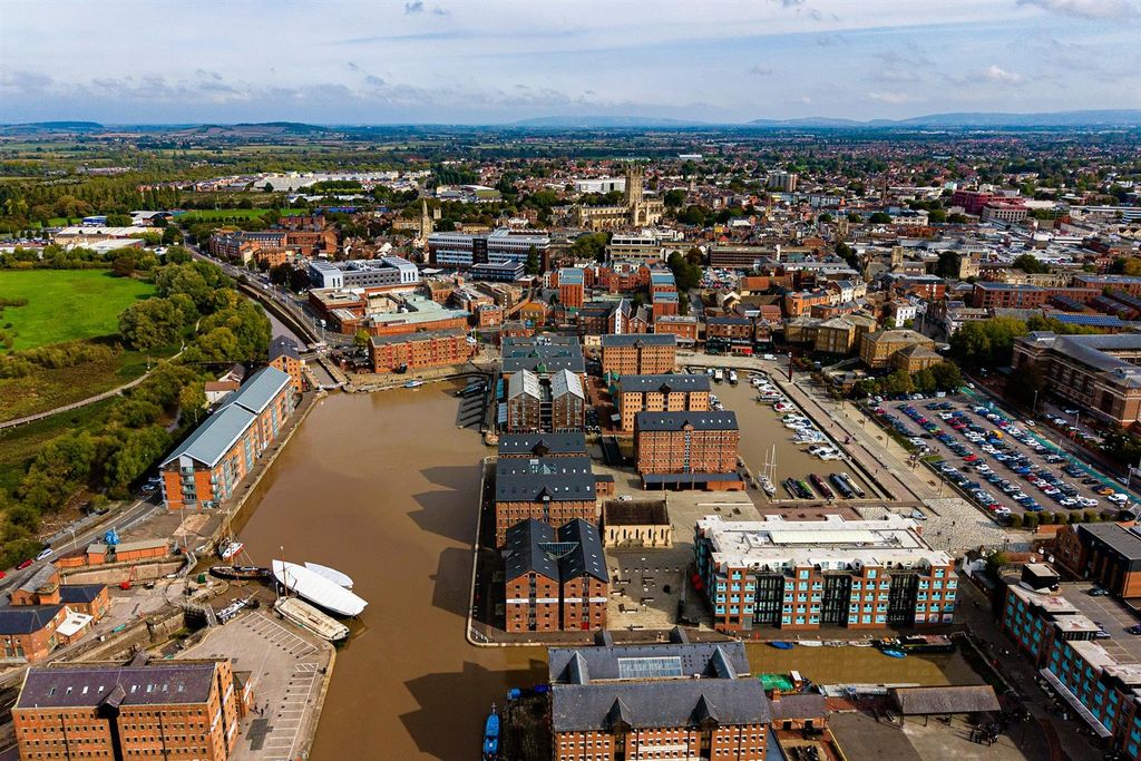 Property photo 3 of 25 Flat 21 The Barge Arm, Gloucester Docks, Glouceste