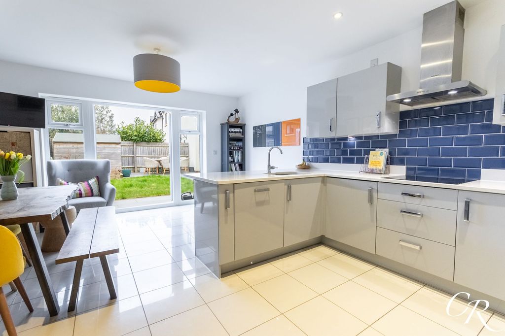 Property photo 3 of 19