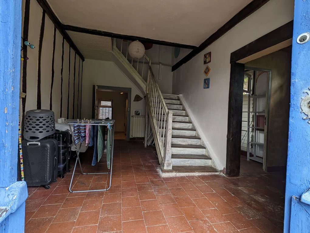 Property photo 2 of 25