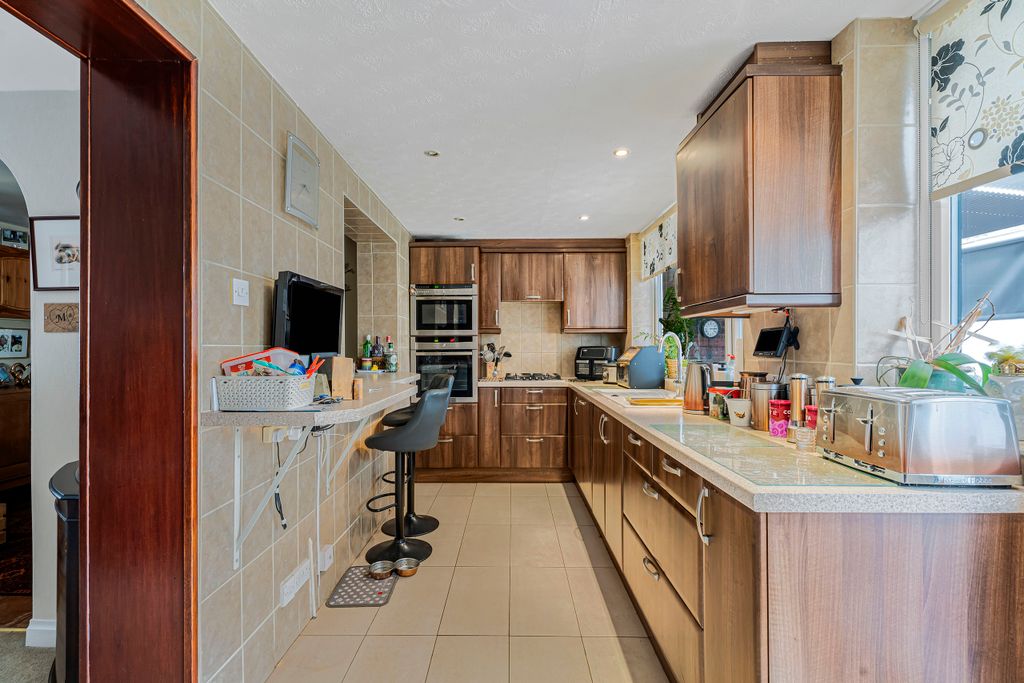 Property photo 2 of 28 28_63130