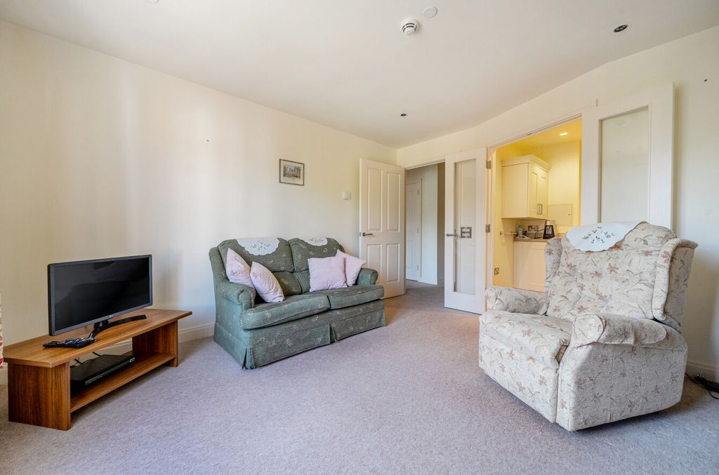 Property photo 3 of 11 16-681A33E213Df4-...
