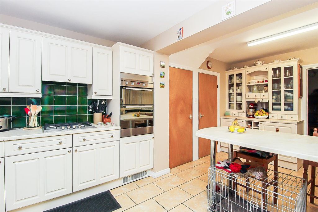 Property photo 3 of 17