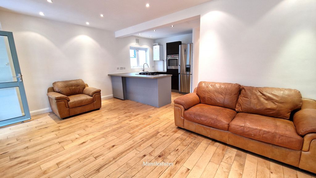 Property photo 1 of 21 2 Bedroom Bungalow