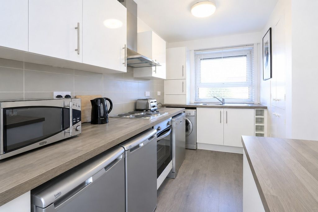 Property photo 3 of 8 Kitchen