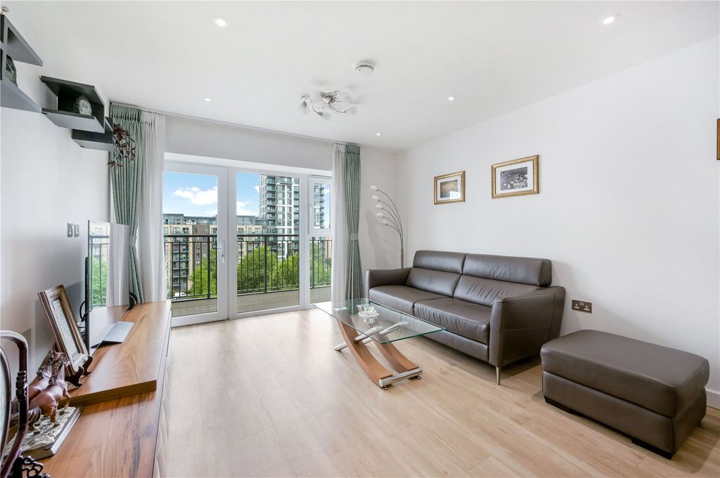 Property photo 2 of 16 Fermont House
