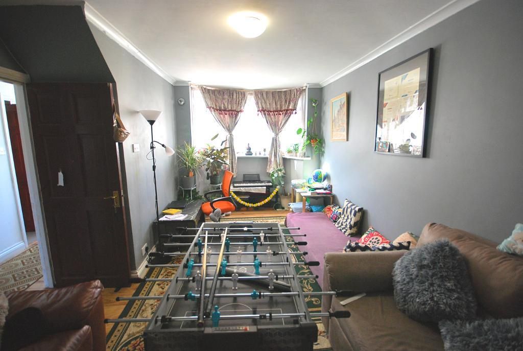 Property photo 3 of 11 Lounge