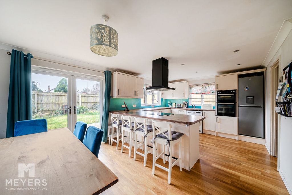 Property photo 2 of 20