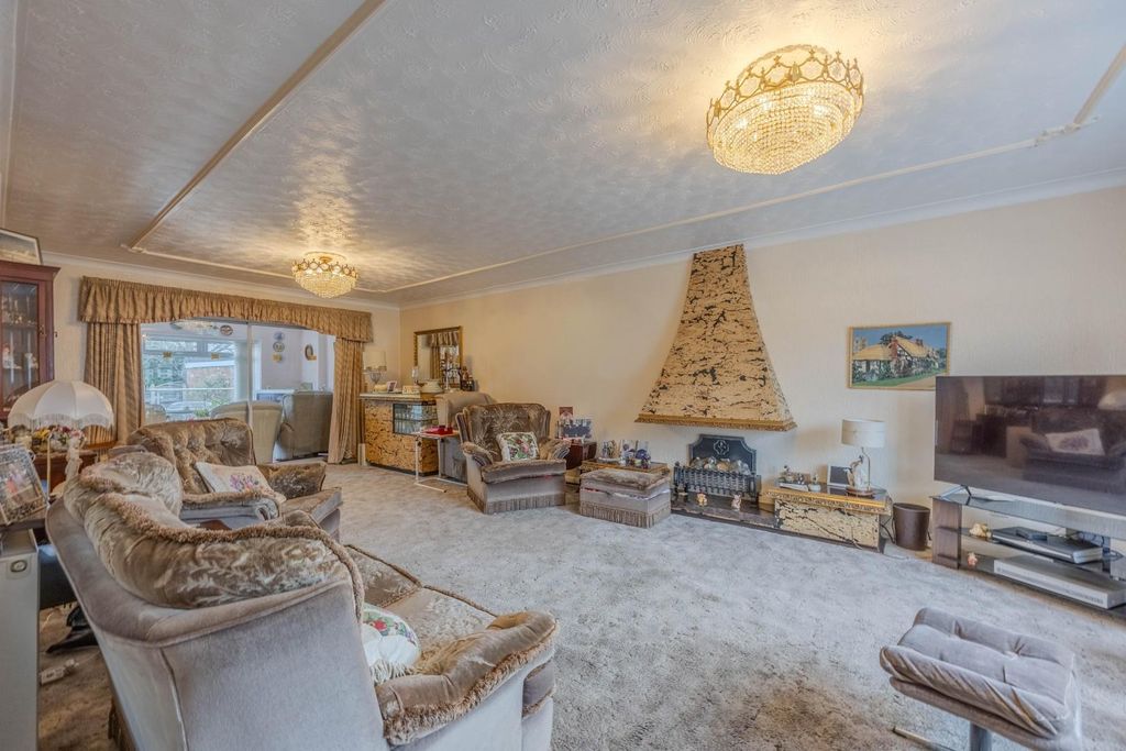 Property photo 2 of 24 Lounge