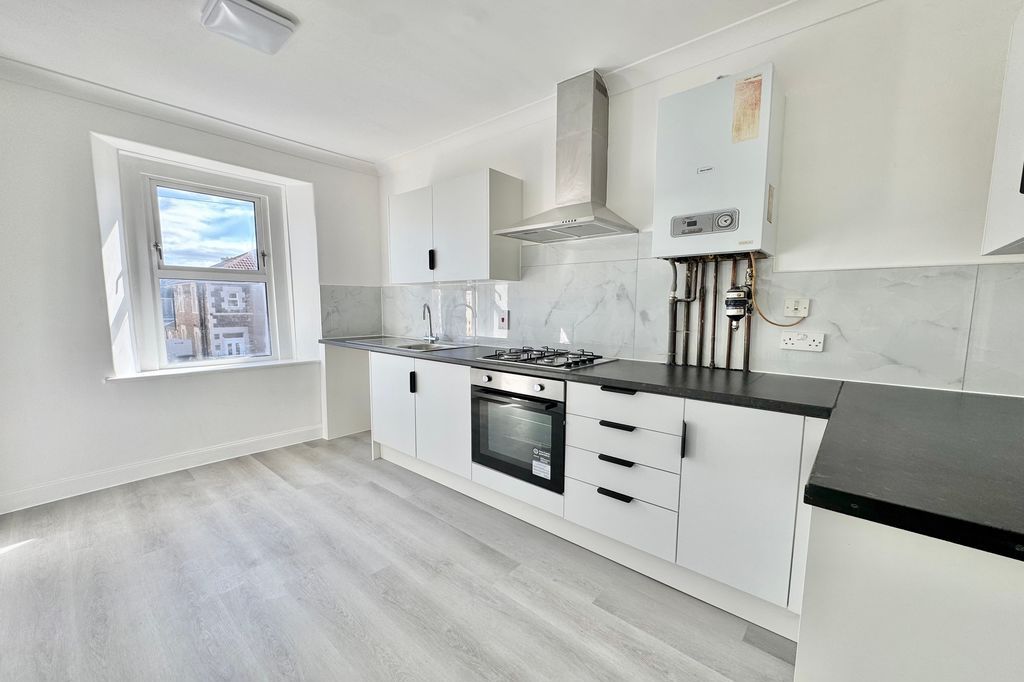 Property photo 2 of 6 Kitchen