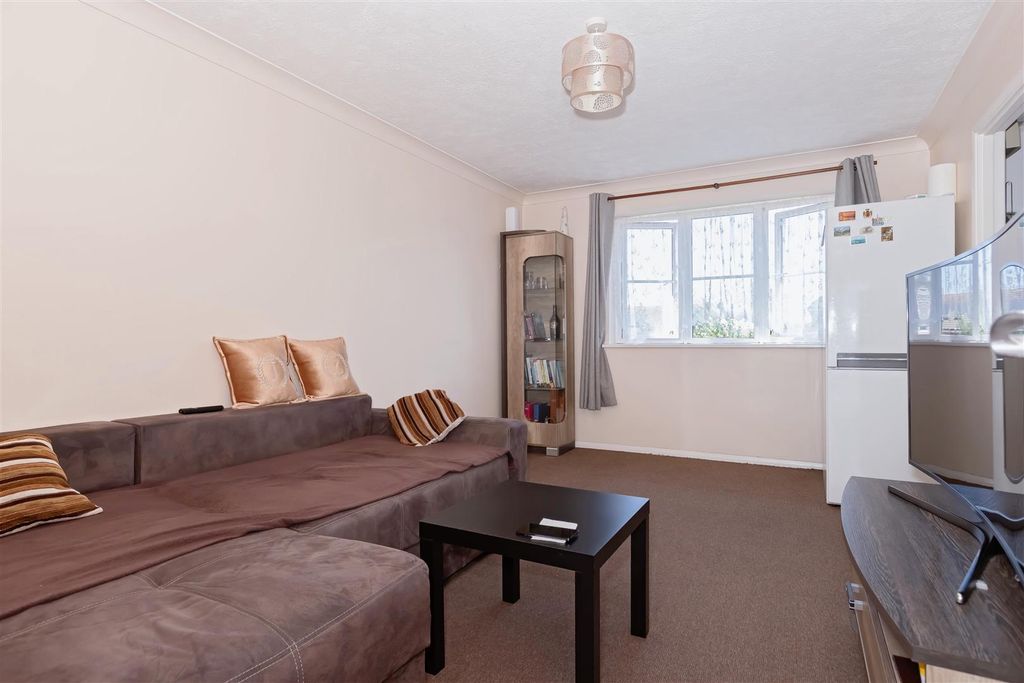 Property photo 2 of 9 For Sale By Aspire Residential - Dorking Court