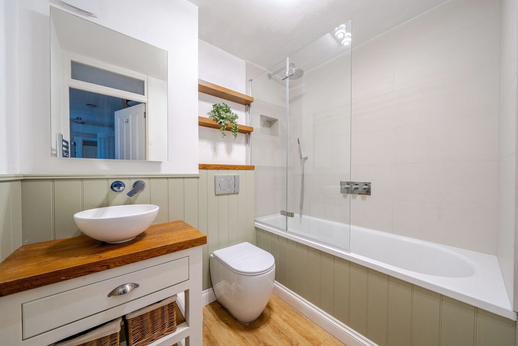 Property photo 2 of 13 1396632-14-695F91...