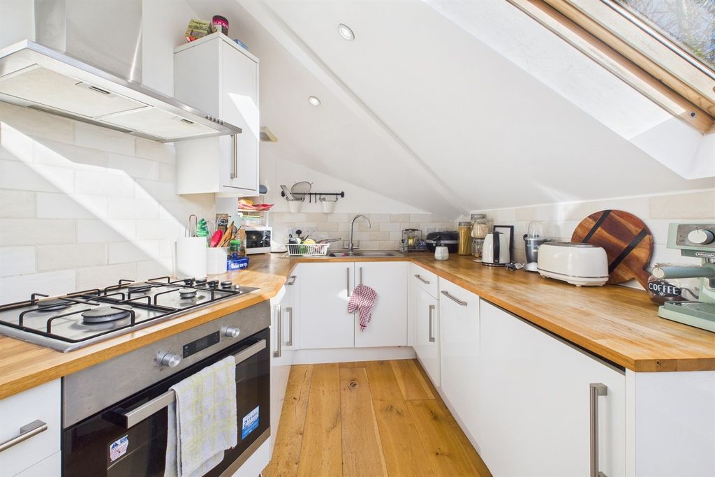 Property photo 2 of 10 Kitchen