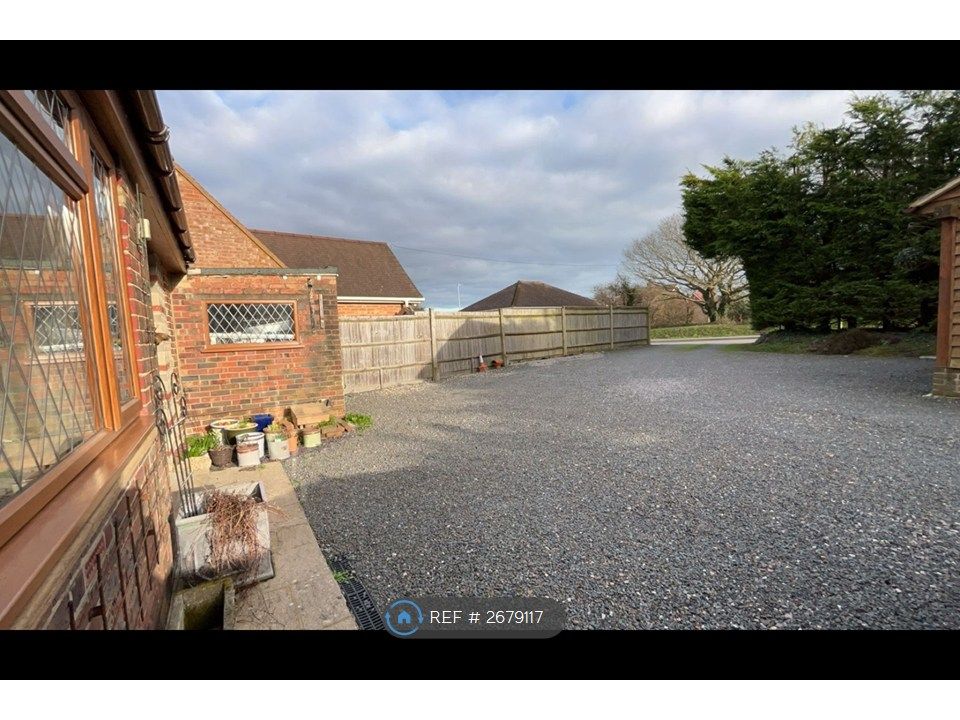 Property photo 2 of 30 Large Driveway For 8 Cars