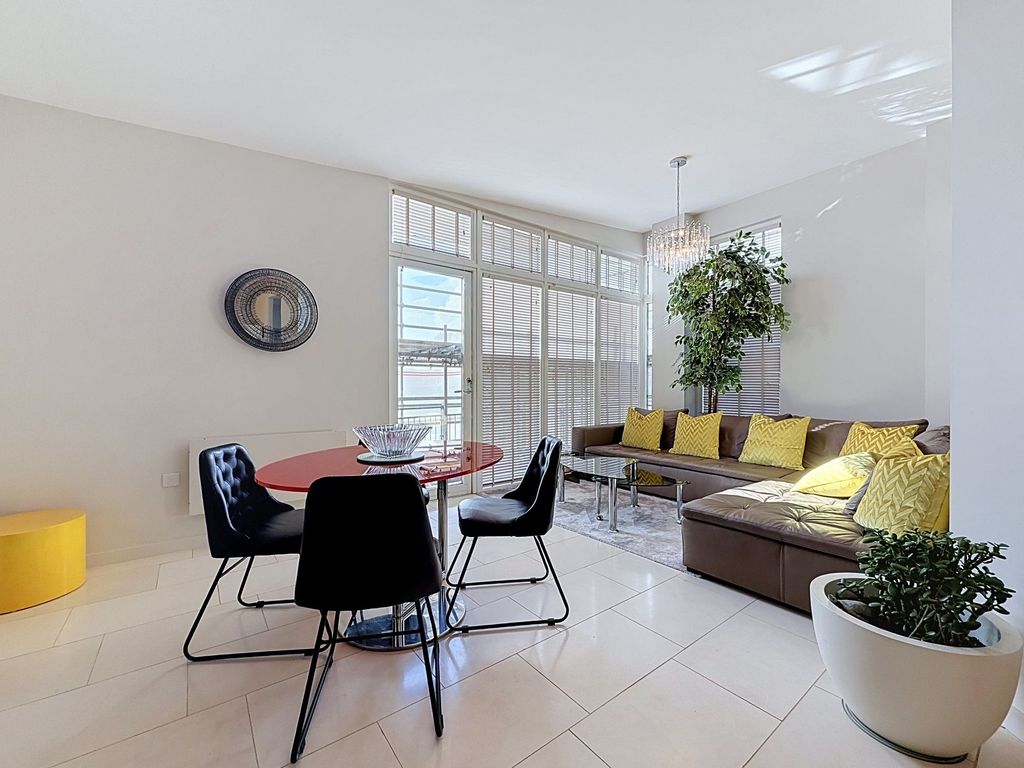 Property photo 3 of 23 Dining/Living