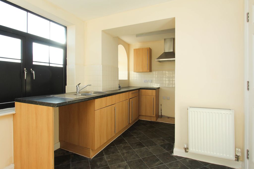 Property photo 3 of 11 Kitchen