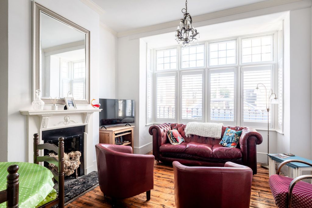 Property photo 2 of 12