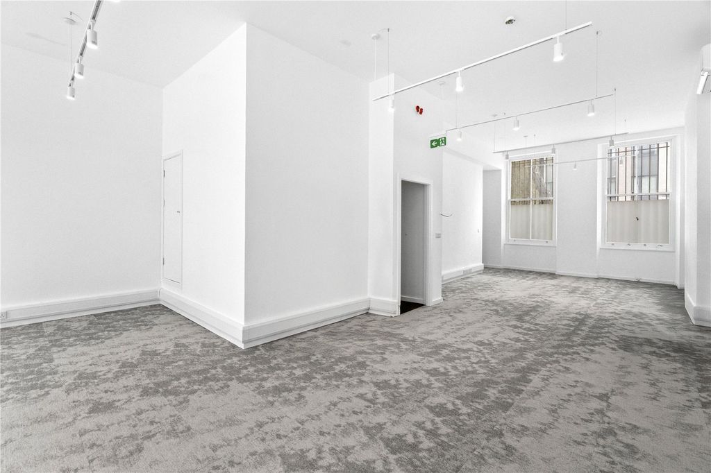 Property photo 1 of 40 Picture No. 27