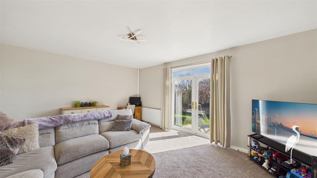 Property photo 3 of 42 Lounge