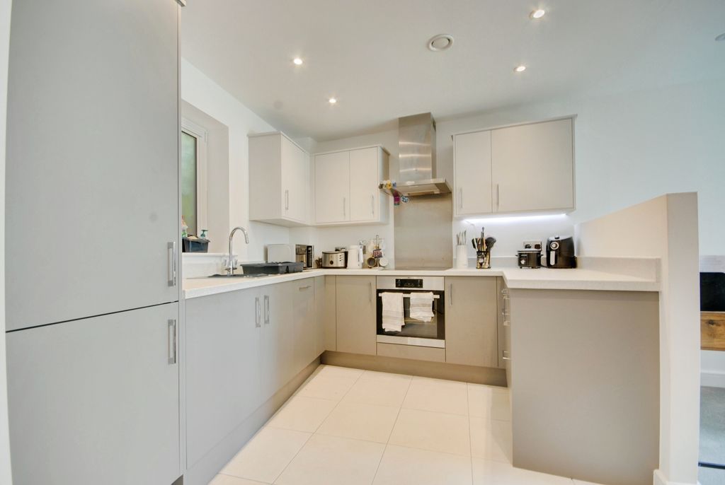 Property photo 3 of 8 Pbox-Img.Jpg