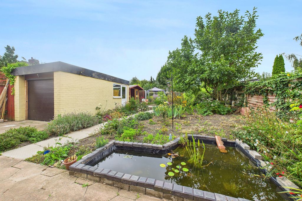 Property photo 2 of 15 Garden