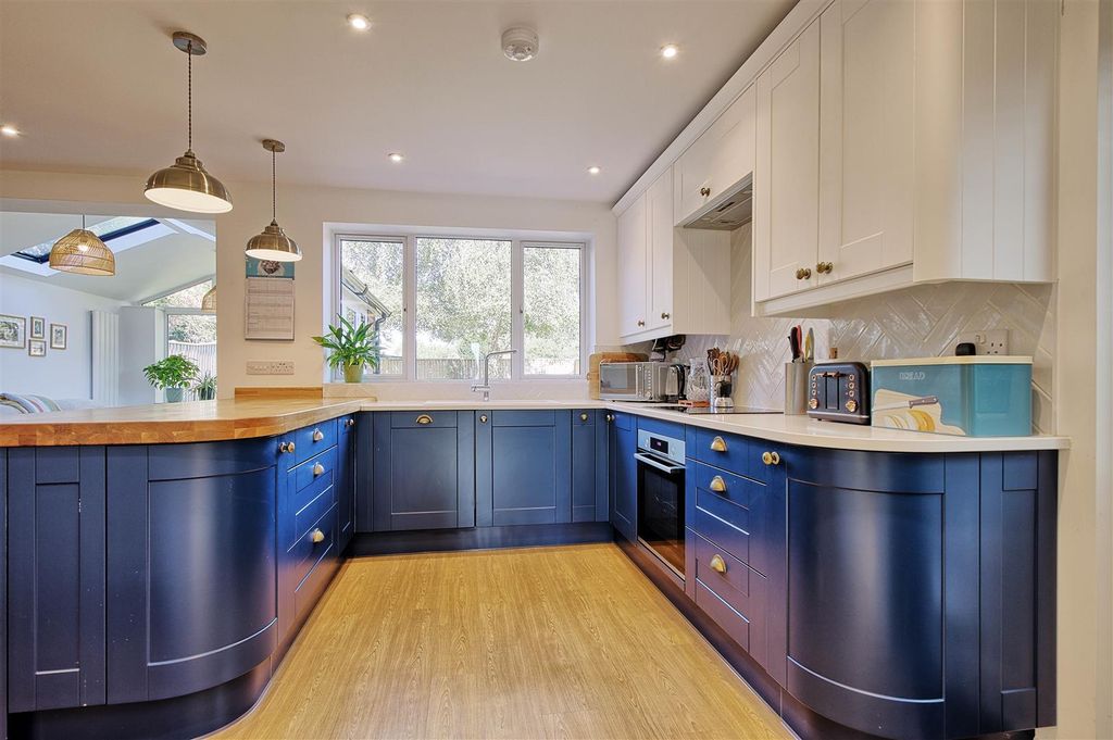 Property photo 3 of 18 Kitchen.Jpg