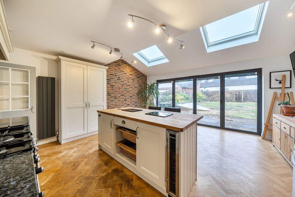 Property photo 2 of 30 1407907-12-6985F4...