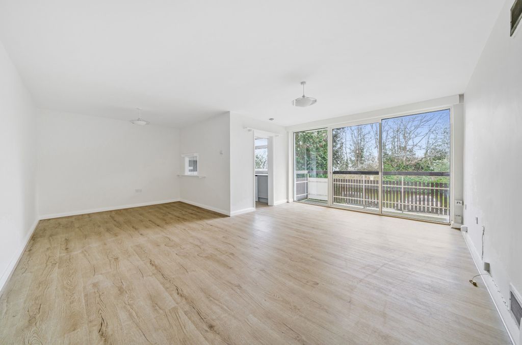 Property photo 3 of 9 Reception