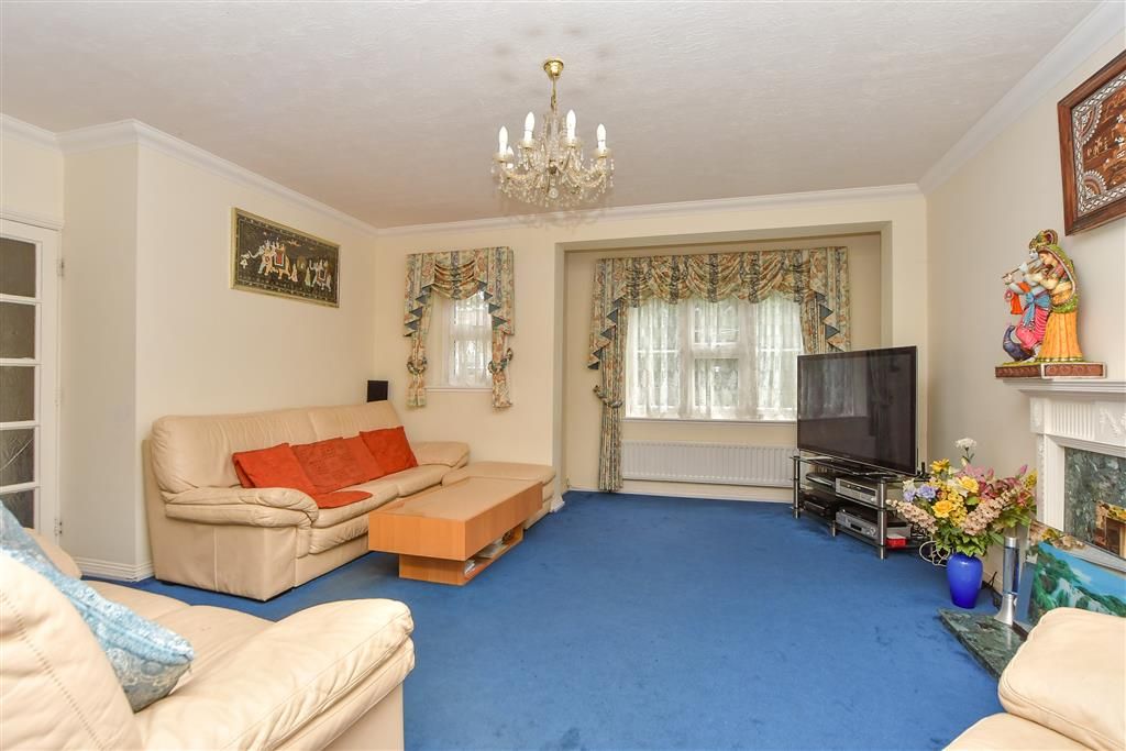 Property photo 2 of 17 Lounge