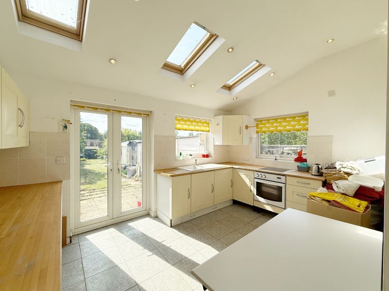 Property photo 2 of 12 Kitchen