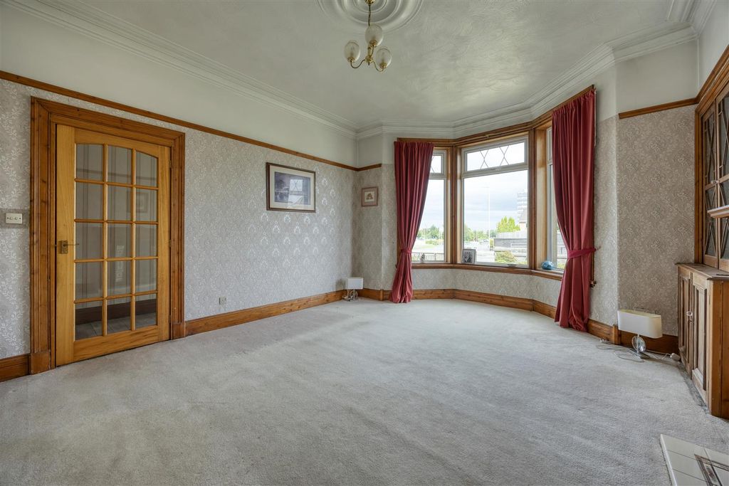 Property photo 3 of 29 22_Cardowan_Road_Stepps_008.Jpeg