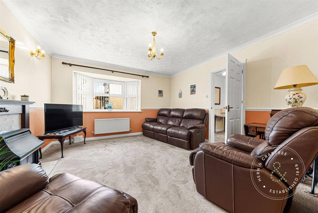 Property photo 2 of 40 Triscombe-Drive-31.Jpg
